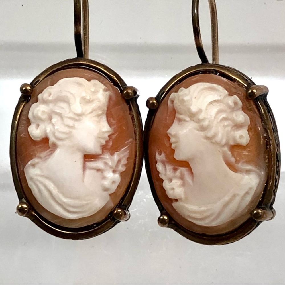 Extasia Earrings Italian Hand Carved Shell Cameo Feminine Lady Faces Facing
